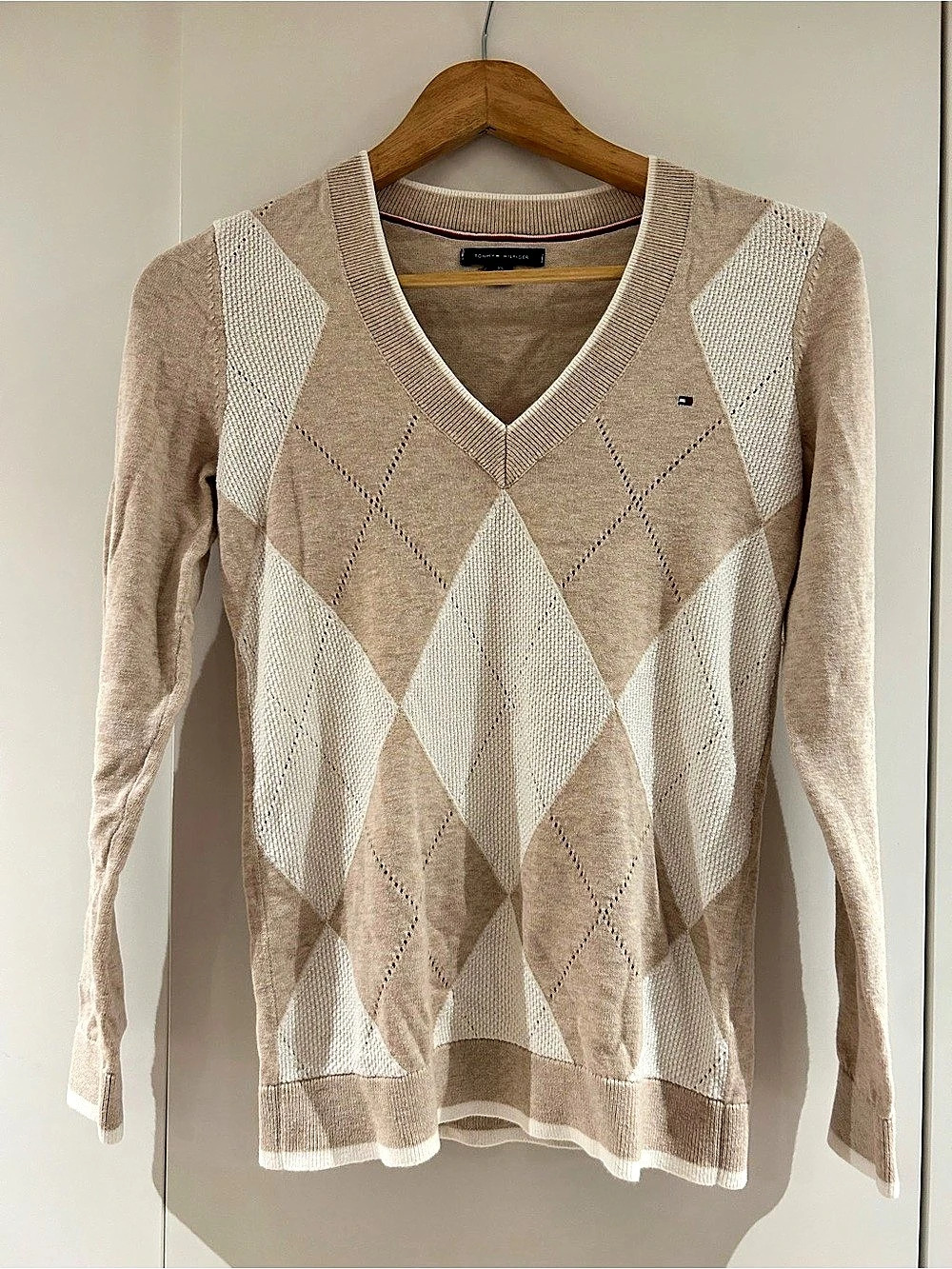 Tommy Hilfiger Classic Fit Argyle V-Neck Sweater Argyle Cotton V-Neck Sweater XS